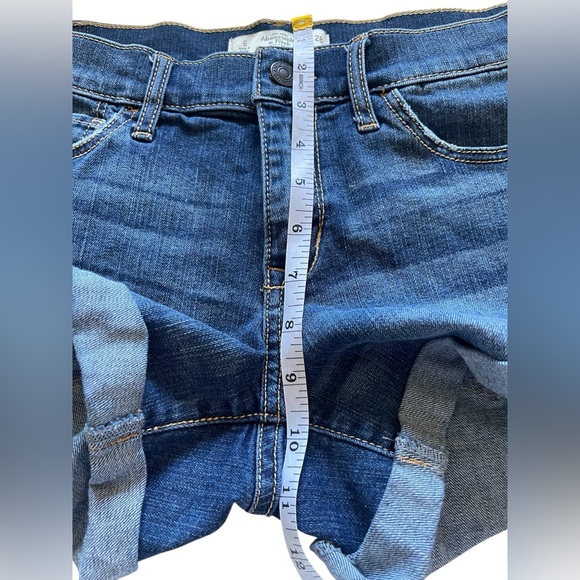 Abercrombie & Fitch Women’s Cuffed Hem Denim Shorts - Size 6/ W28 - Picture 6 of 9